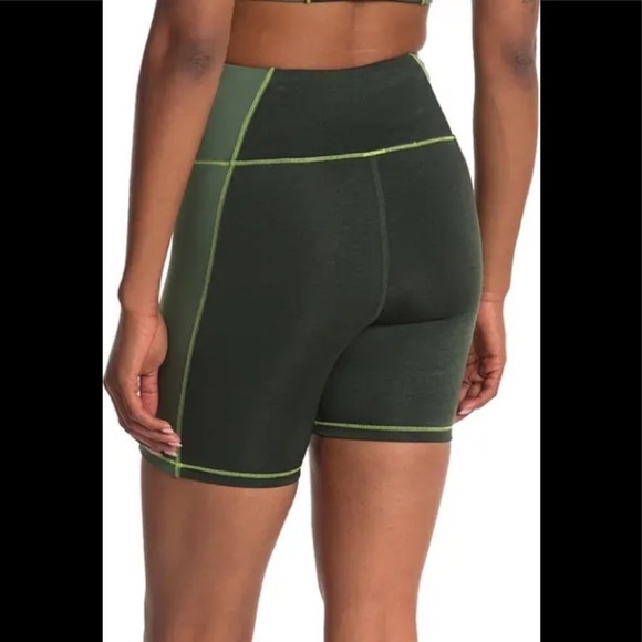 NEW Good American The Dual Life Bike Shorts - Picture 2 of 3